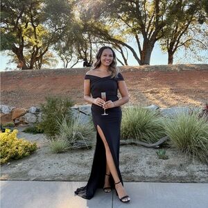 SHEIN Black Off-Shoulder Maxi Dress